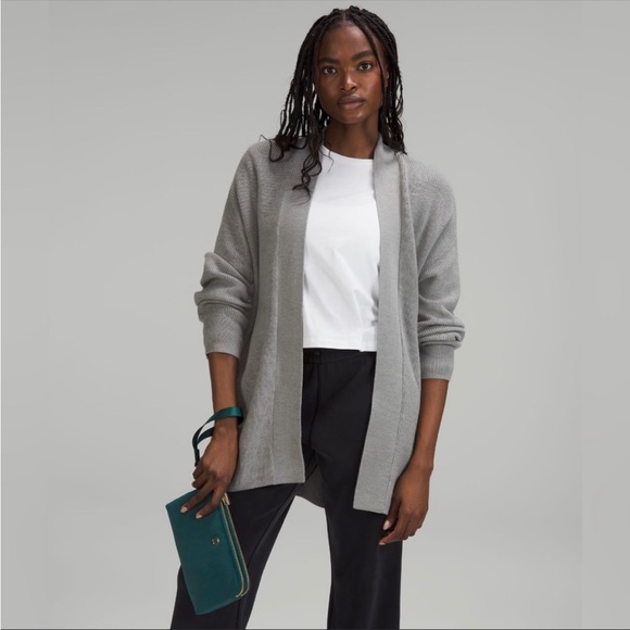 🎉🔥HOST PICK🔥🎉LULULEMON CURVED WRISTLET
VELOUR 🌸TEAL COLOUR - Picture 2 of 9